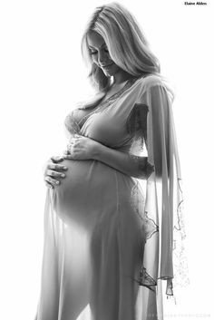 12c47d3e5fa688711515b53fa69d2fc0--pregnancy-photography-maternity-pictures